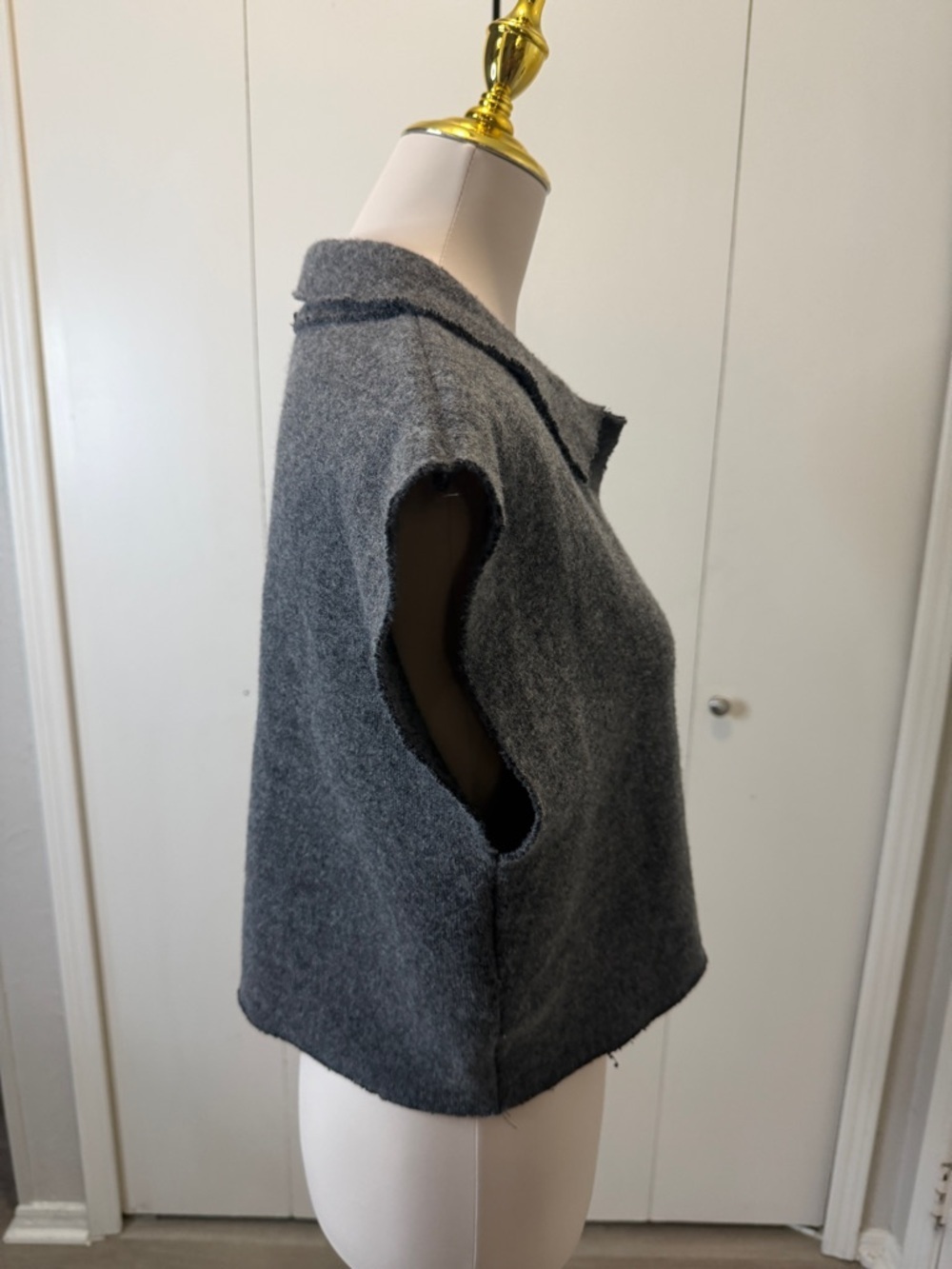 Zara Charcoal Gray Sleeveless Collared Cropped Top - Picture 2 of 6